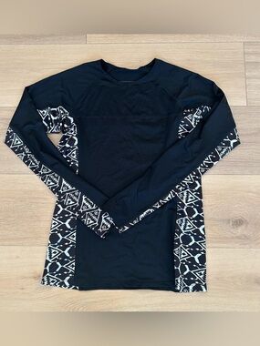 Patagonia Women's Black and White Side Pattern Rash Guard Shirt Size Medium